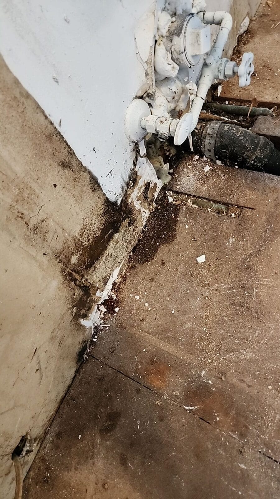 A bathroom with a floor that is covered in dirt.