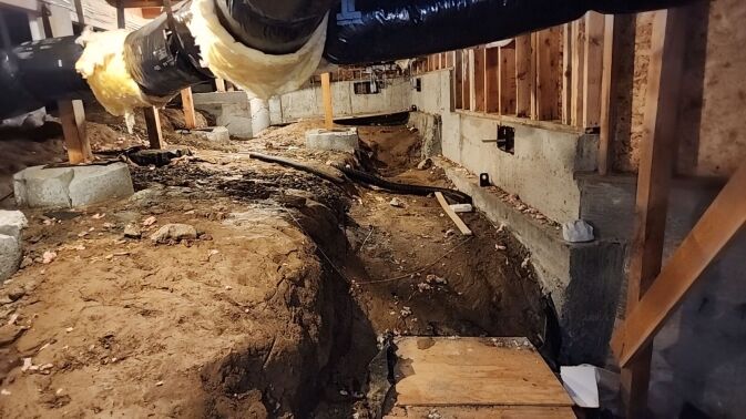 Water damage mitigation work in a crawlspace in Molalla, OR